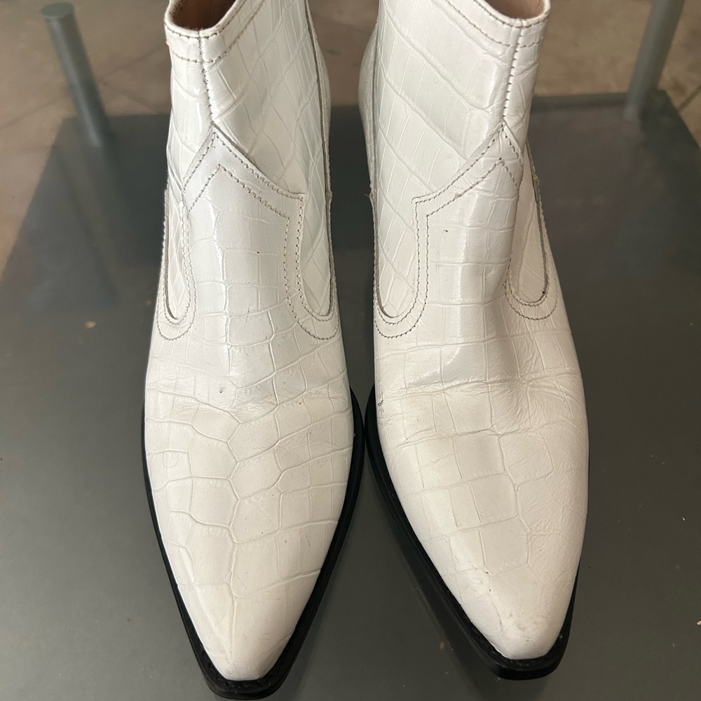 Source Unknown White Ankle Boots